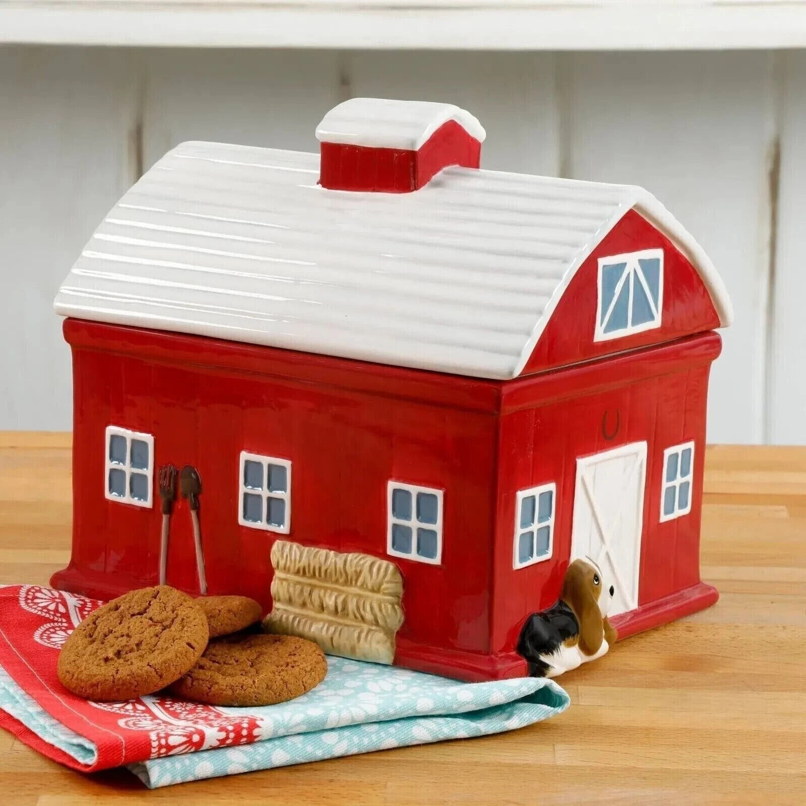 The Pioneer Woman Rustic Red Barn Cookie Jar with Charlie The Dog NWT NEW