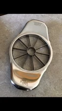 Pampered Chef Apple Corer Slicer Wedger used no protective cover minor wear