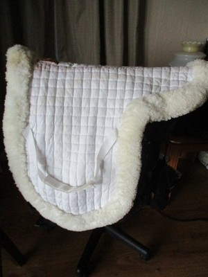 FLEECEWORKS SHEEPSKIN  FULL ENGLISH SADDLE PAD 17' X 34'' INSIDE EDGES