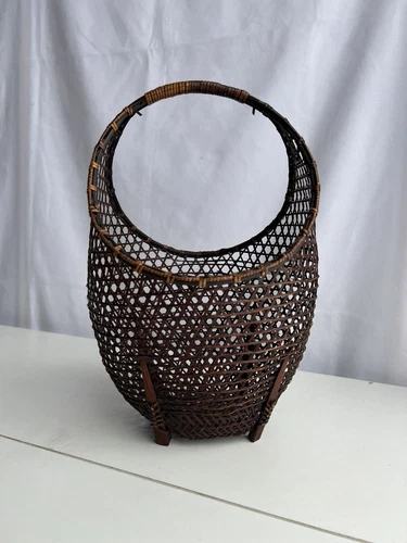 Antique Vintage Hand Woven Star Design 11 Inch Brown Wicker Basket Footed