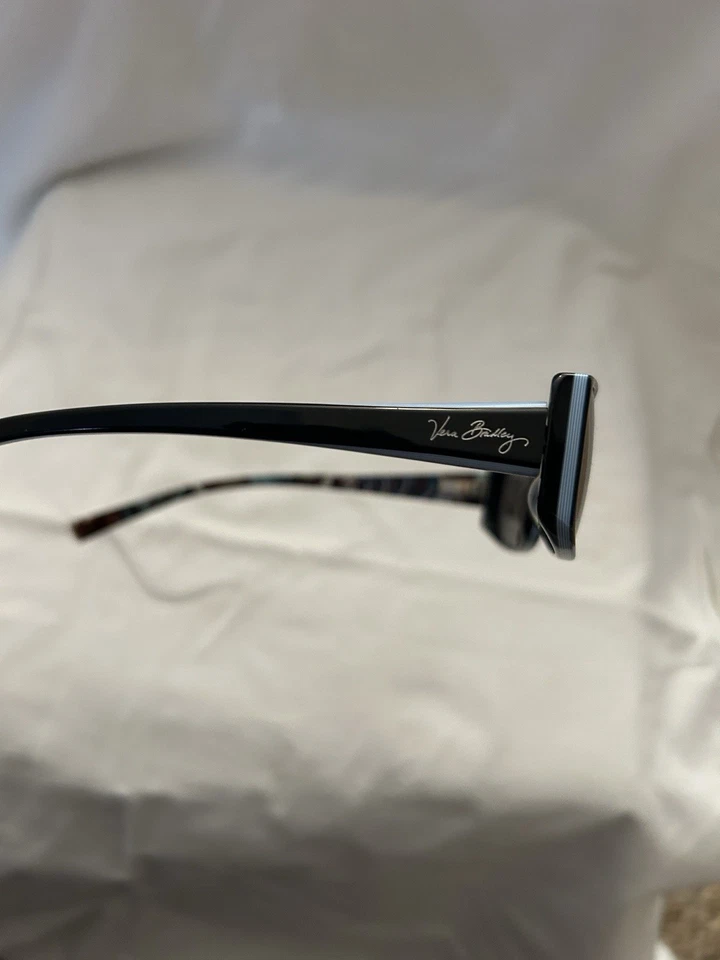 Gafas de sol Vera Bradley negras/azul claro con templos estampados Foto 2 de 4