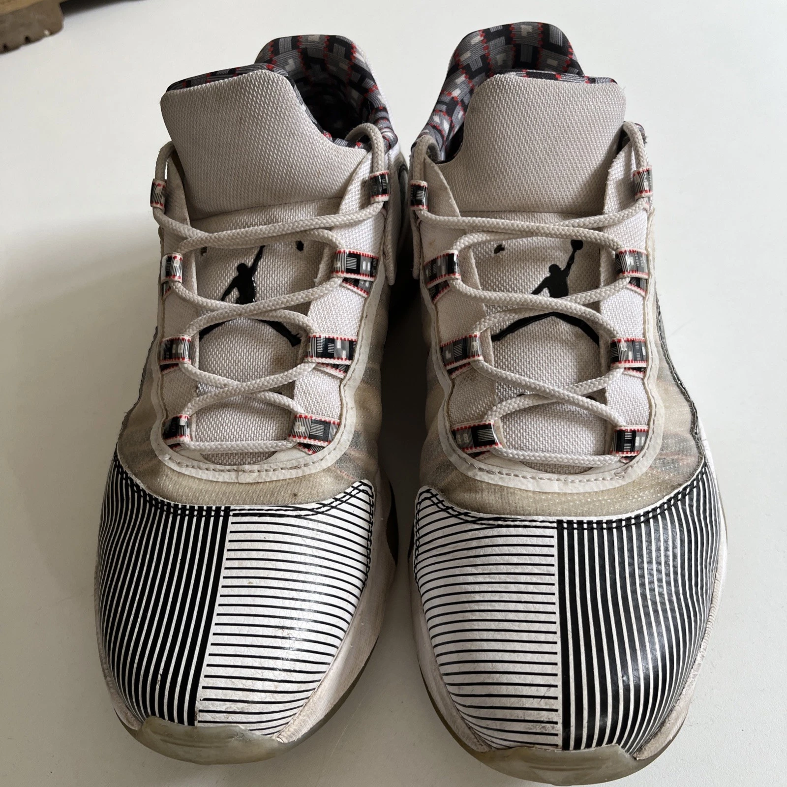 Jordan AIR 11 CMFT LOW Q54 US1 0 UK 9 DJ4893 106