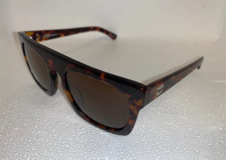 Gafas de sol Vestal Lynwright marco tortuga con lente Zeiss marrón (antes $79,95) OFERTA Foto 2 de 3