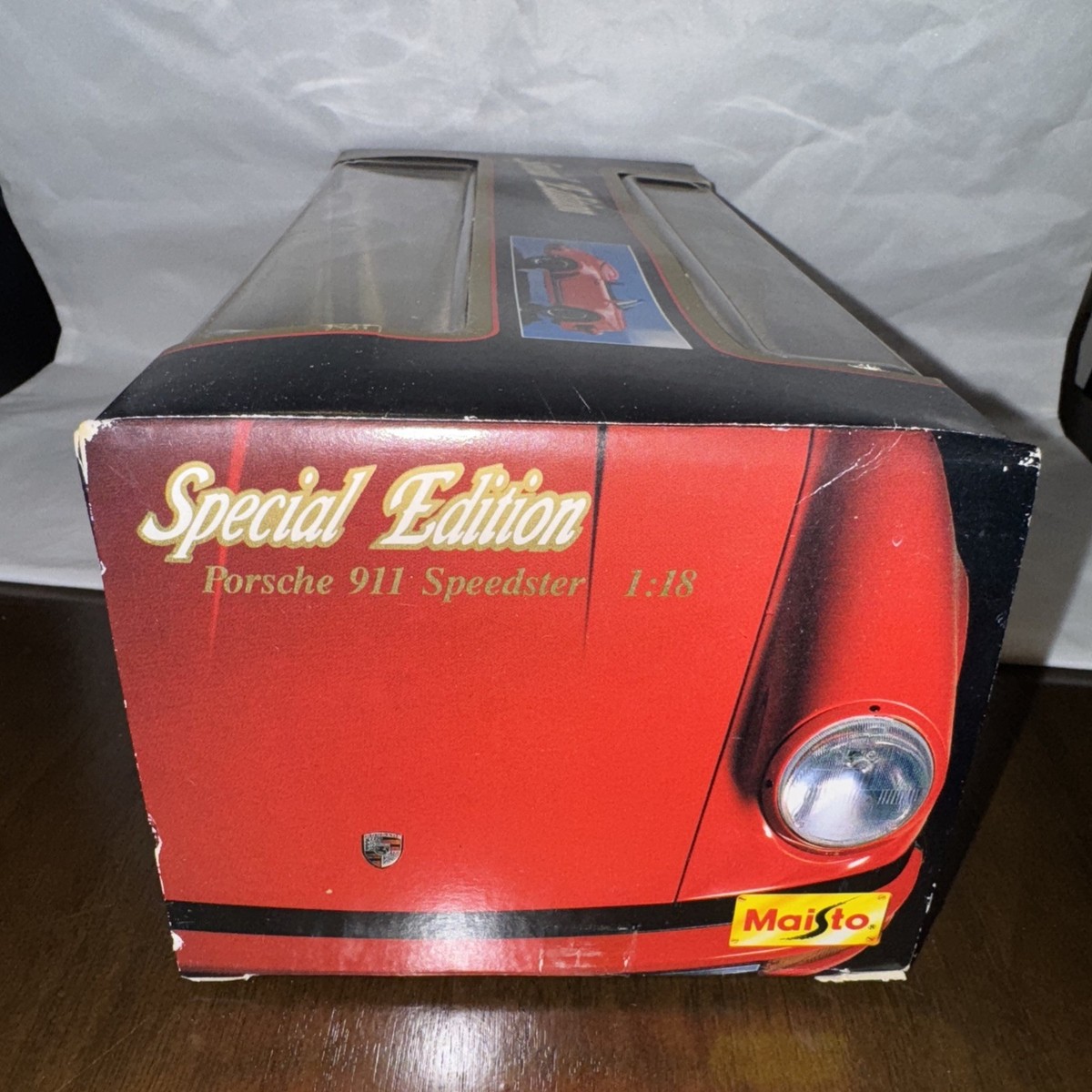 Maisto Red 1989 Porsche 911 Speedster 1 18 Diecast Car # 31802