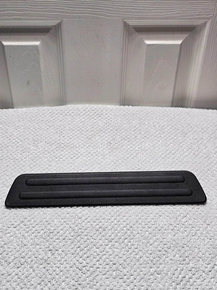 Cubierta de placa de alféizar Mitsubishi Endeavor 2004-2011 OEM MR951351XA (A Foto 3 de 4