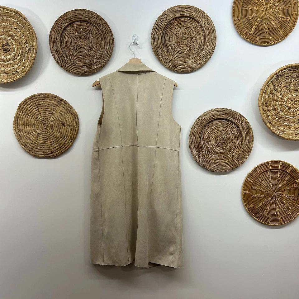 Chaleco largo Joan Vass beige neutro crema imitación gamuza frente abierto sin mangas mediano Foto 3 de 4