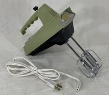 Vtg. SUNBEAM MIXMASTER Handheld Hand Mixer Avacado Green w/Beaters WORKS GREAT!