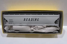 HO Scale Accurail 2039 ACF 3Bay Covered Hopper READING #79903
