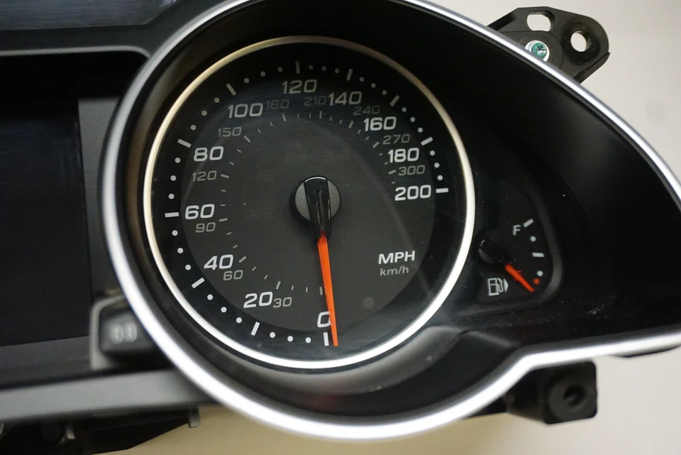Cuadro de instrumentos velocímetro AUDI RS5 2013-2015 8T0920984H Foto 3 de 4