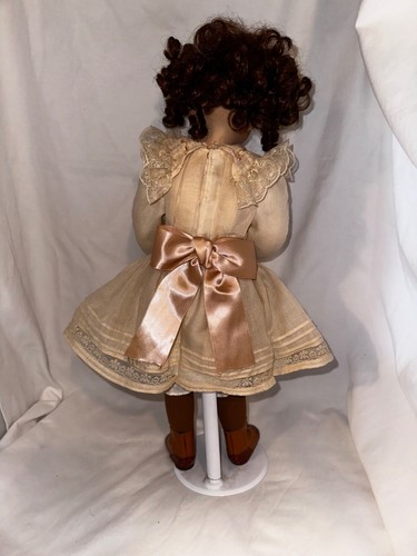 Sophie And Her Bunny Pamela Phillips Porcelain Doll Yesterdays Dreams Georgetown - Picture 4 of 7