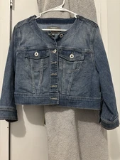 Torrid Jean Jacket Size 0 Distress Denim Collarless Cropped Stretchy 3/4 Sleeve