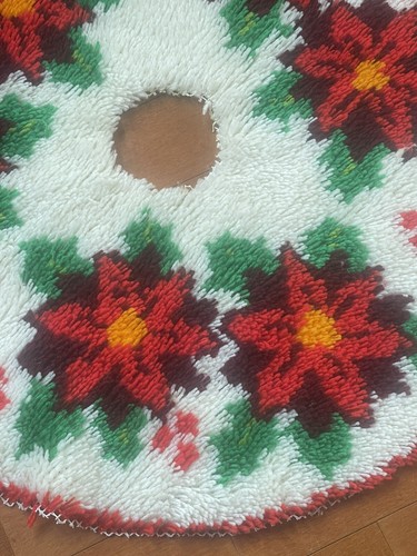 Vtg Sultana Poinsettia Christmas Tree Skirt Latch Hook Rug Kit COMPLETED 34" NEW - Picture 2 of 4