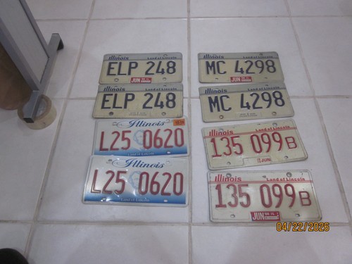 4 Matching pair of Illinois DMV expired license plates –-