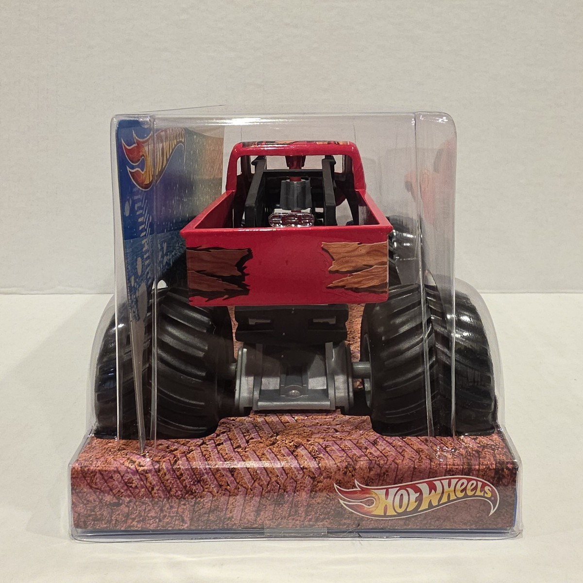 1/24 HOT WHEELS Monster Jam Truck CAPTAIN'S CURSE BRAND NEW 2011