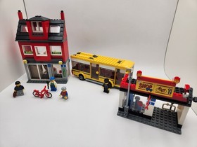 LEGO CITY 7641- CITY CORNER. Mint condition.