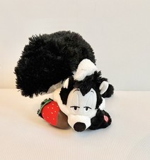 Hallmark Looney Tunes PEPE LE PEW Valentines SWEET ON YOU Talking Plush VIDEO 