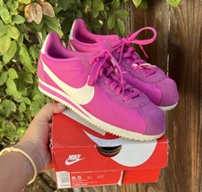 Nike Classic Cortez Nylon Active Fuchsia Summit White 749864-609 Wms Size 8.5