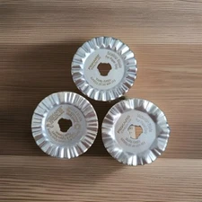 Fiskars 45 mm Rotary Blades- Deckle, Scallop, Victorian Lot Of 3 FREE SHIPPING