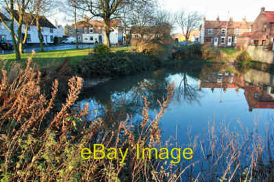Foto 6x4 Der Teich, Little Driffield Der Teich ist gerade versteckt im n c2009