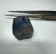 Sapphire faceting rough / heating rough gemstone Tanzania 41.80 carats