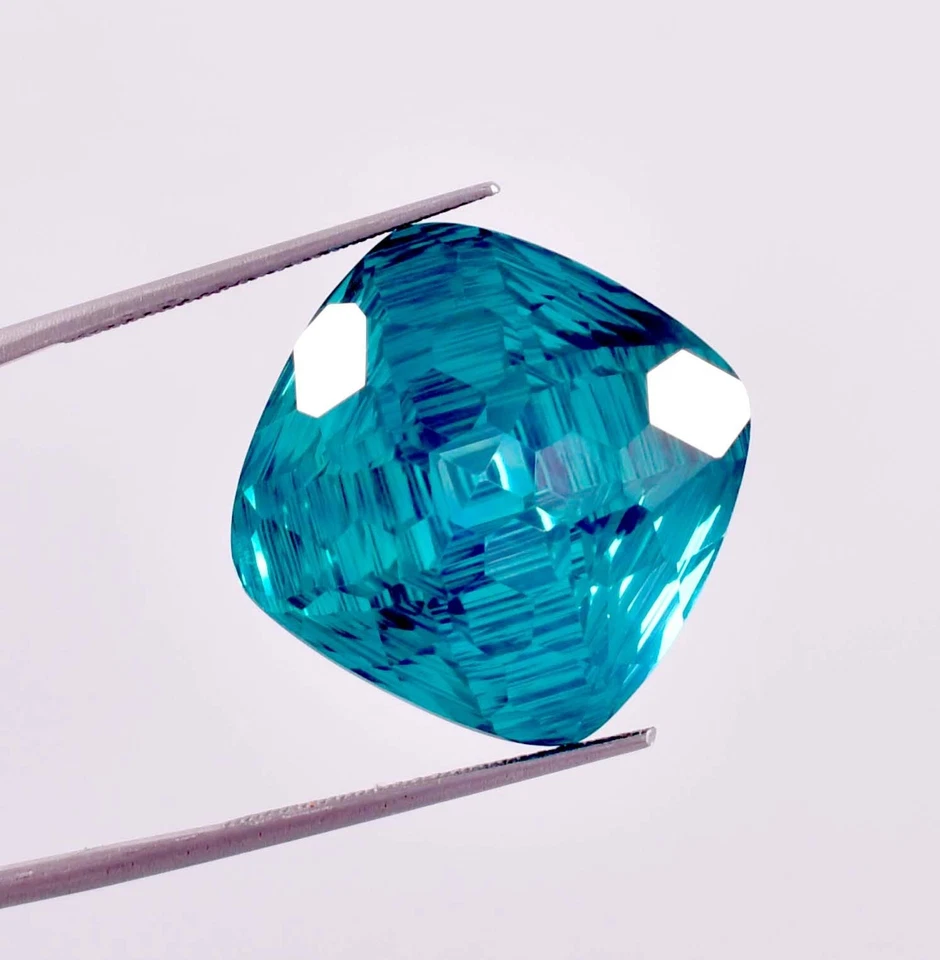 19 x 19 mm Natural Bi-Color 49.40 Ct Flawless Teal Sapphire Gemstone Certified - Image 2 of 4