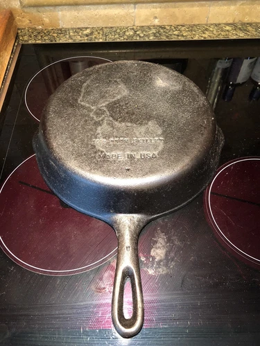 Vintage Unmarked Wagner no.8 10 1/2 inch cast iron skillet Z2