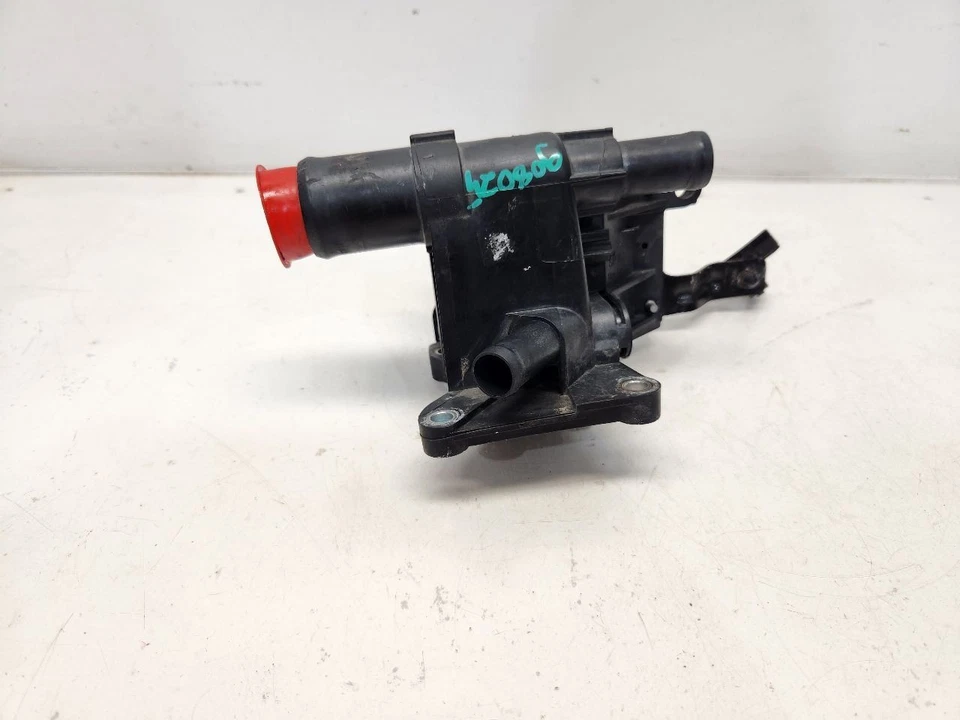 Корпус термостата 2010 Ford Focus (2,0 л/AT)  - Изображение 4 из 4