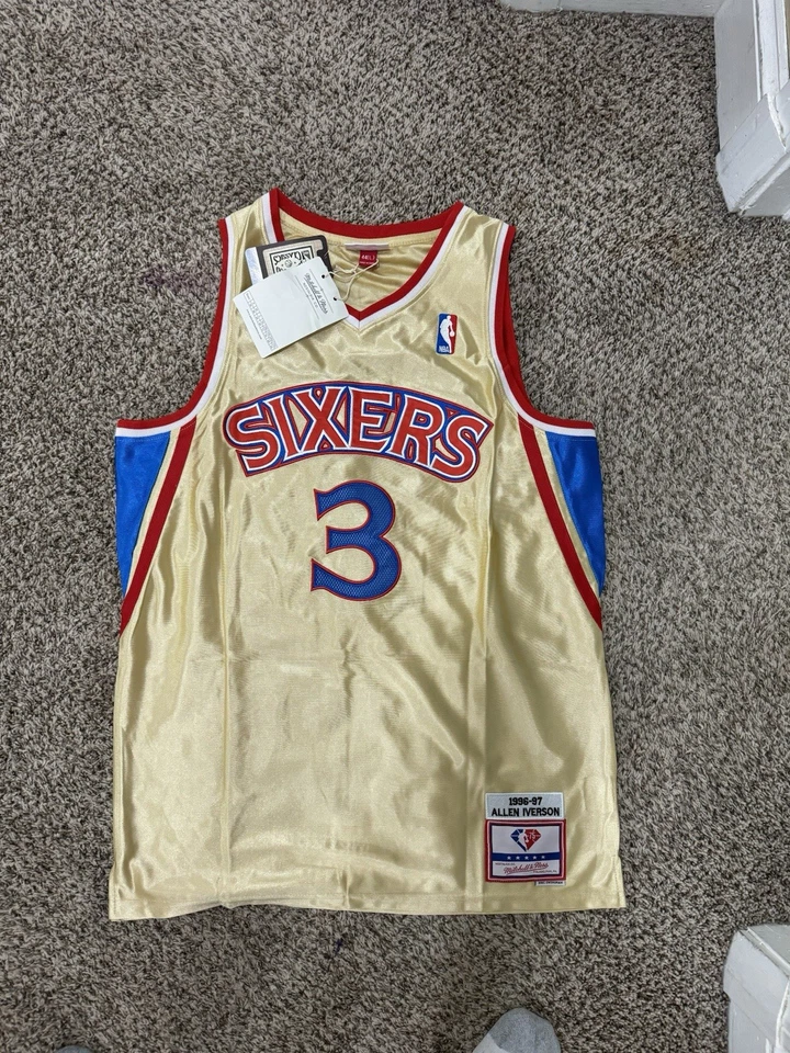 Camiseta deportiva 75 aniversario Gold Swingman Allen Iverson Philadelphia 76ers 1996-97 Foto 2 de 3