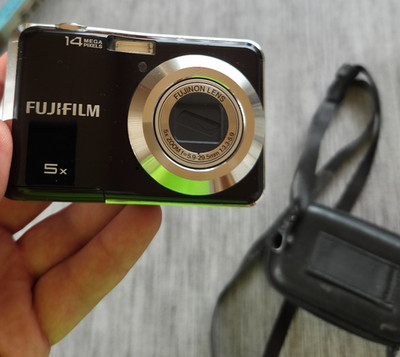 Fujifilm FinePix AX300 Digitalkamera 14 MP 5x Zoom Schwarz getestet