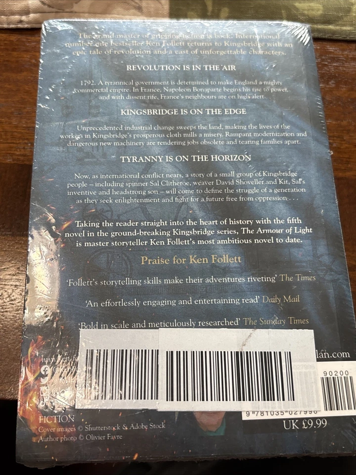 Ken Follett Novel - The Armor Of Light-Kingsbridge 1792:Revolution Is In The Air Foto 2 de 2