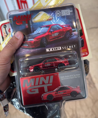 Mini GT Nissan Skyline GT-R R32 Red Chrome w/ Carbon Fiber Hood