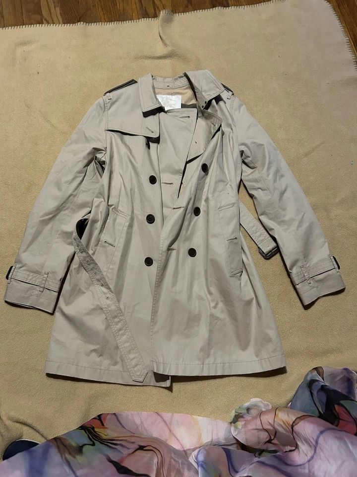 Capuz S13# Trench Chat Burberry bege para menina 14 y (158 cm) está faltando - Imagem 4 de 4