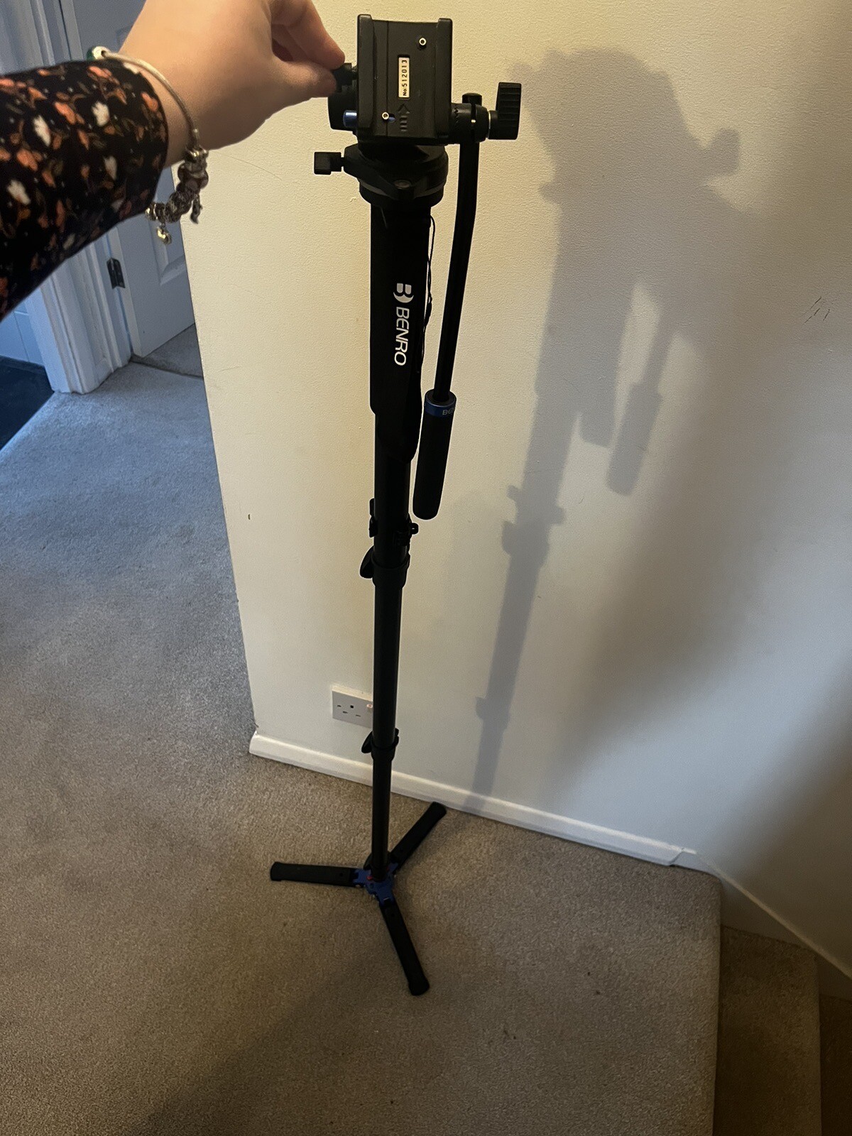 BENRO Carbon Monopod C28T, B00 BALL Head and 3 Leg Base. Excellent