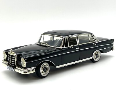 Mercedes-Benz 300 SE Berline Noire – Revell 1/18 – Miniature Collection Sans Boîte