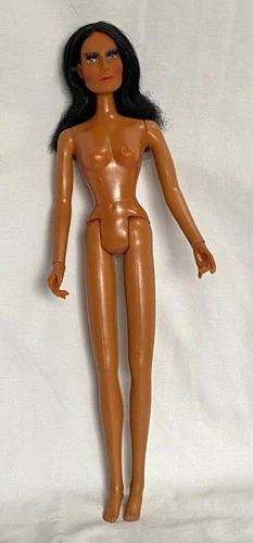 Vintage 1976 Mego Cher doll- 12 in posable doll. Rooted eyelashes.