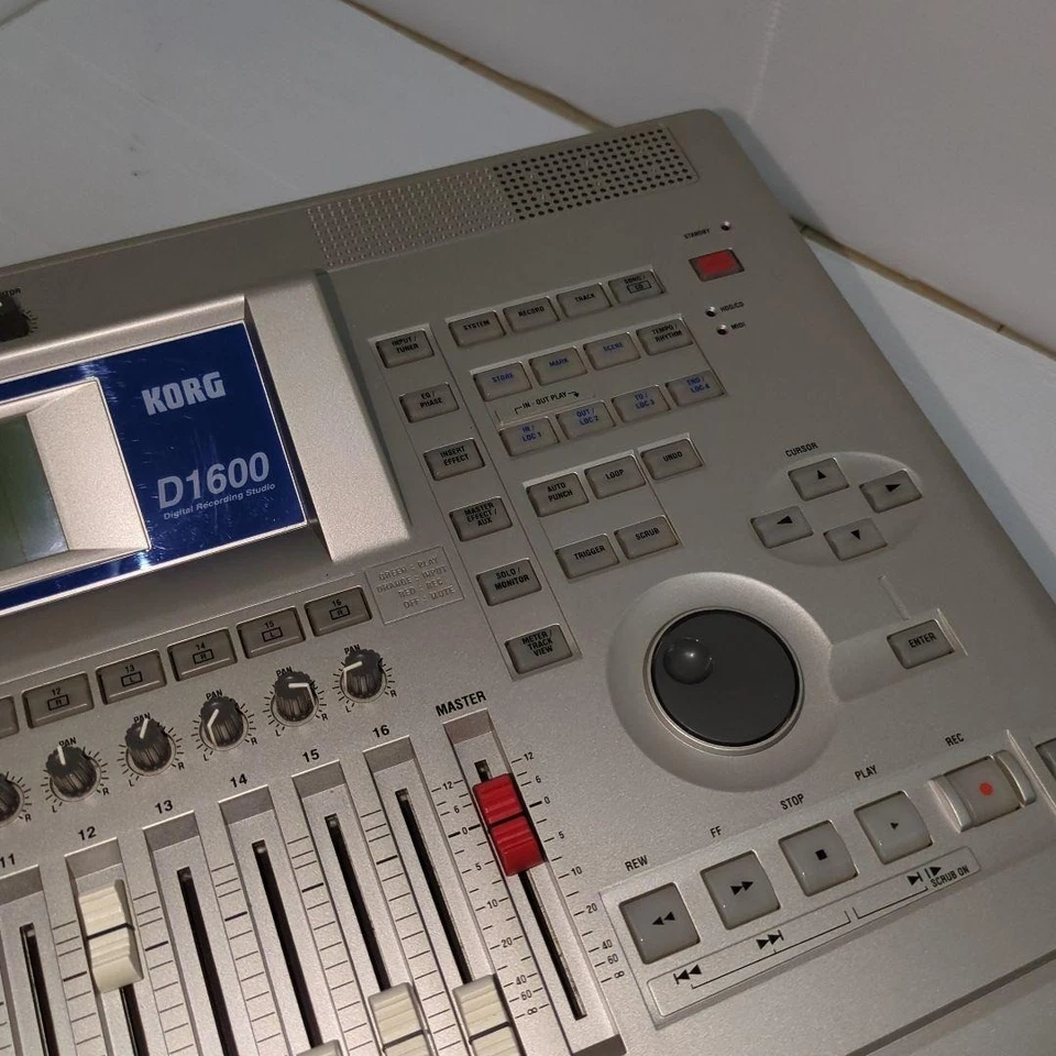 Korg D1600 Digital Recording Studio 16 Track Multi-Track Recorder Musical Gear - Image 4 of 4