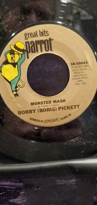 BOBBY (BORIS) PICKETT 7'' 45 RPM ''Monster Mash'' & ''Monster's Mash Party'' NM- cond