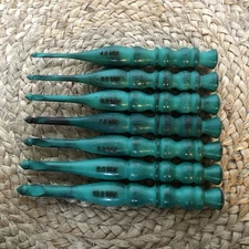 Soft Handle Crochet Hooks Needles Knit Yarn Weave Craft Wood Classic Crocheting