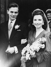 actors Jack Watling Patricia Hicks leaving church arm in arm on th- Old Photo