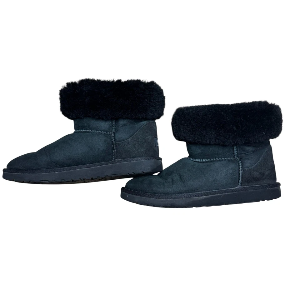 Ugg Women's Classic II Short Boots Black Leather Shearling Boots - Size 35 - Image 3 of 4