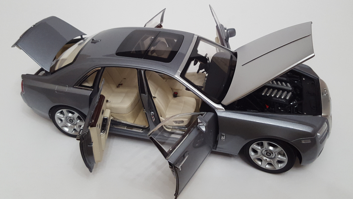 京商 ロールスロイス Rolls-Royce Ghost 1/18 スケール Rolls-Royce Ghost Red & Silver Kyosho 1/18 Model Car