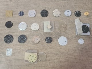 Lot de 22 Cadrans Diverses Marques Omega Cartier Watch Parts Horlogerie Lot 52