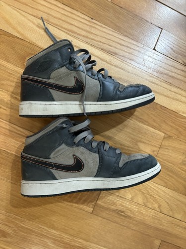 Nike Air Jordan 1 gris medio sobre gris con costuras naranjas 7Y - Imagen 5 de 5