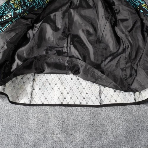 RQT Petite Damen Gesteppte Bomberjacke Geometrischer Druck Durchgehender Reißverschluss Mehrfarbig - Bild 6 von 11