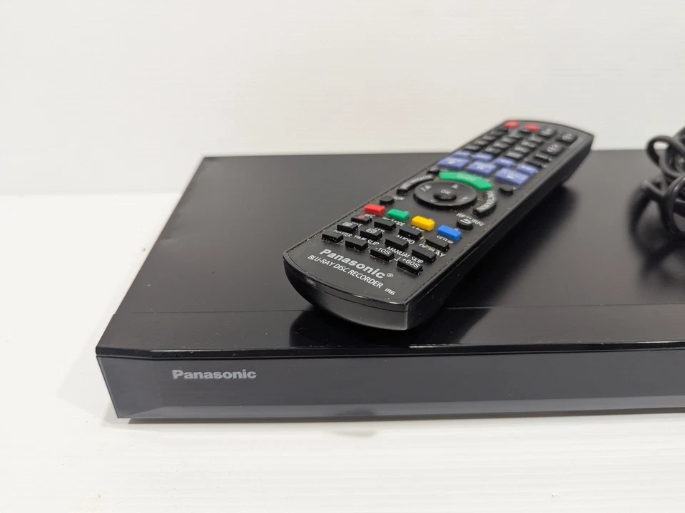 Panasonic DMRPWT560 500 GB DVD / Blu Ray Player & HDD Recorder Includes Remote - Image 2 of 4