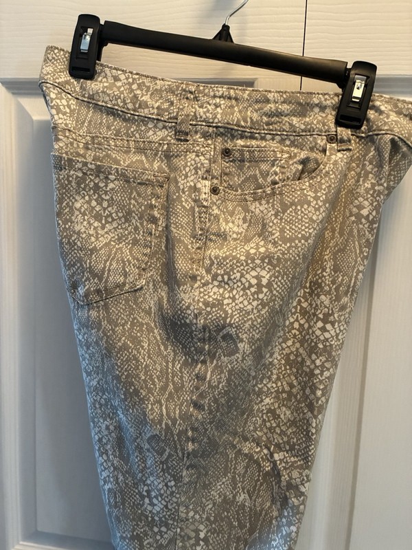 CHICO PLATINUM DENIM SIZE  (M 8)  PRINT