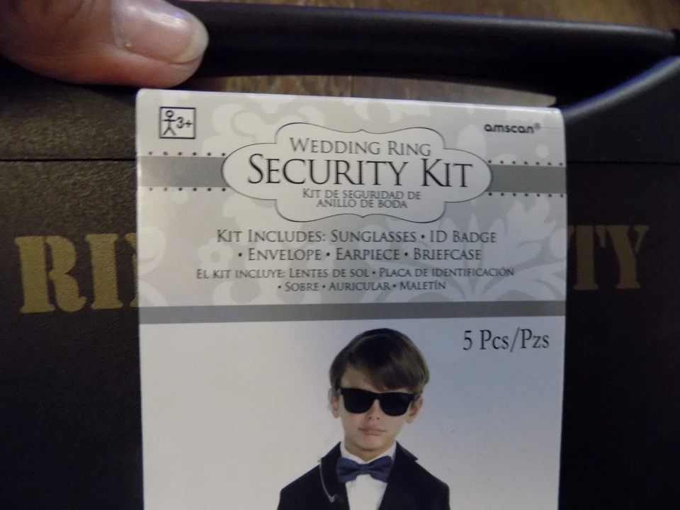 Adorable kit de seguridad para portador de anillos de boda 5 piezas gafas de sol insignia de identificación estuche de auriculares Foto 2 de 4