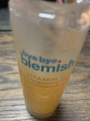 Bye bye Blemish VITAMIN C EXFOLIATING GEL VITAMIN C+PAPAYA ENZYMES+LEMON ENZYMES