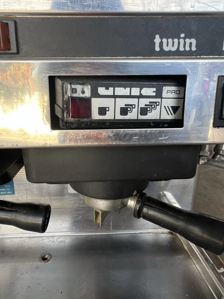 Máquina de café espresso UNIC Pro Twin DIVA usada Foto 2 de 4