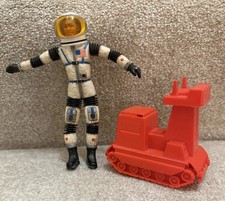 Mattel 1966-1967 Red Dot Blue Strap Major Matt Mason with Red Cat Trac Vehicle